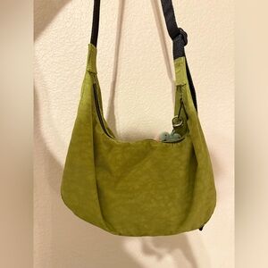 Baggu Medium Crescent in Avocado